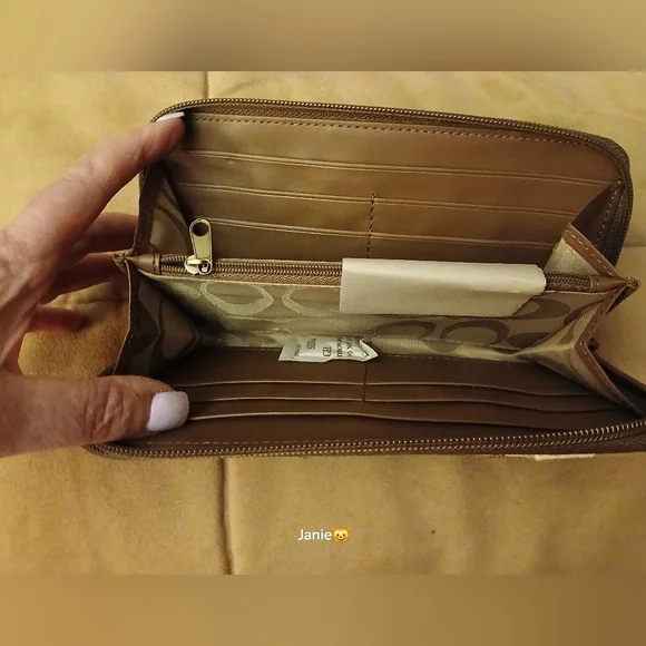 Coach RARE Vintage Khaki Patchwork Wallet NWT - Picture 3 of 13